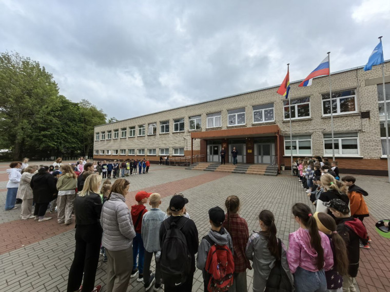 Сегодня наш любимый пришкольный лагерь "Чайка" распахнул свои двери для юных исследователей, любителей приключений и просто активных детей!.
